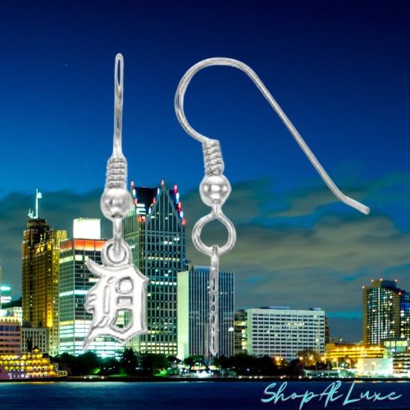 Detroit Tigers D Earrings - Picture 3 of 3